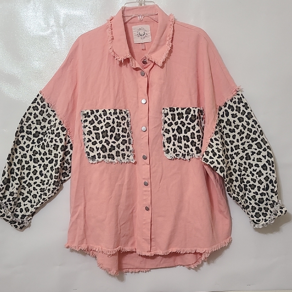 FANTASTIC FAWN Women's Oversized Raw Edge Peach & Animal Print Shacket - Size L